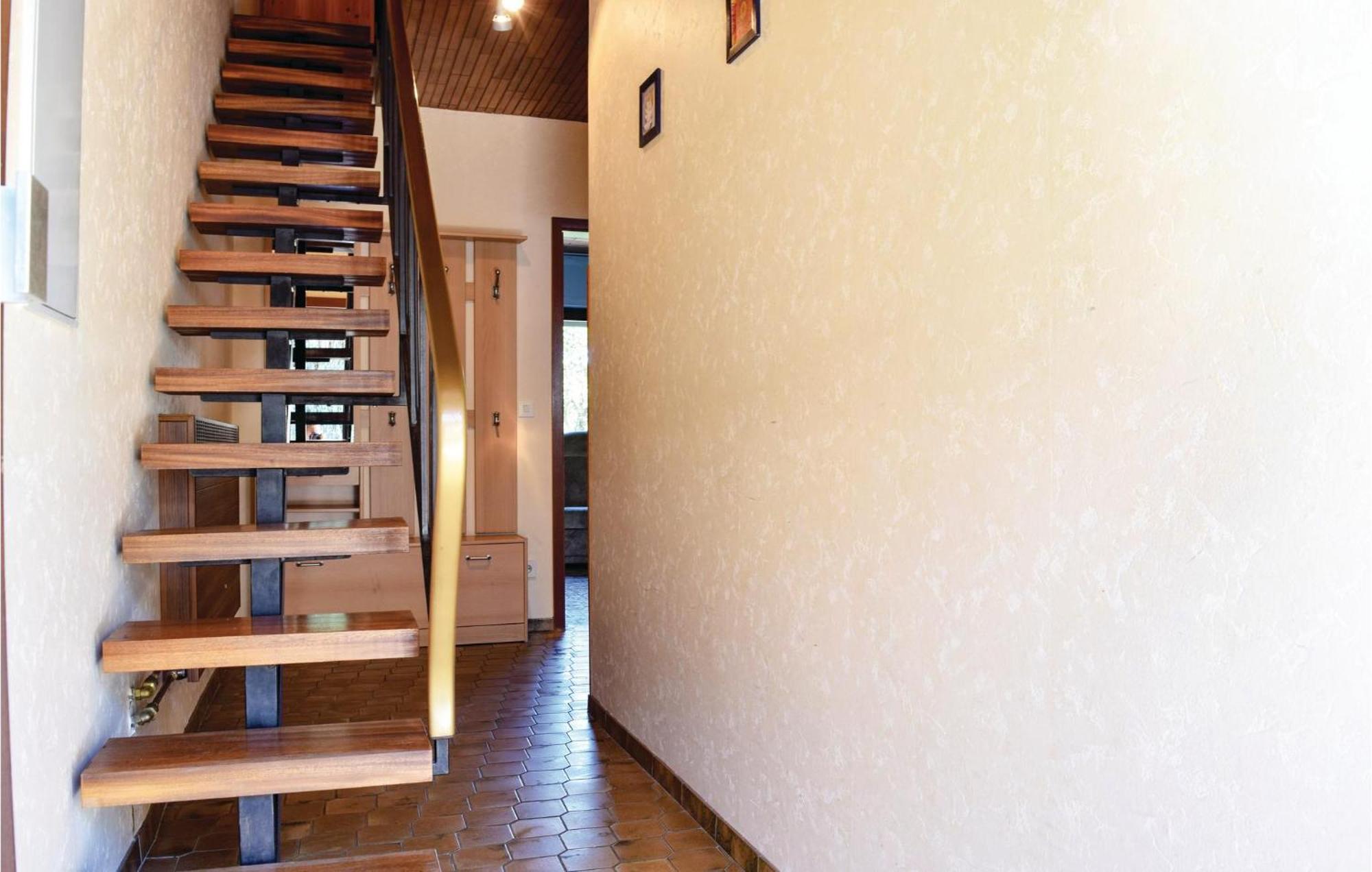 Cozy Home In Sellerich With Kitchen ภายนอก รูปภาพ